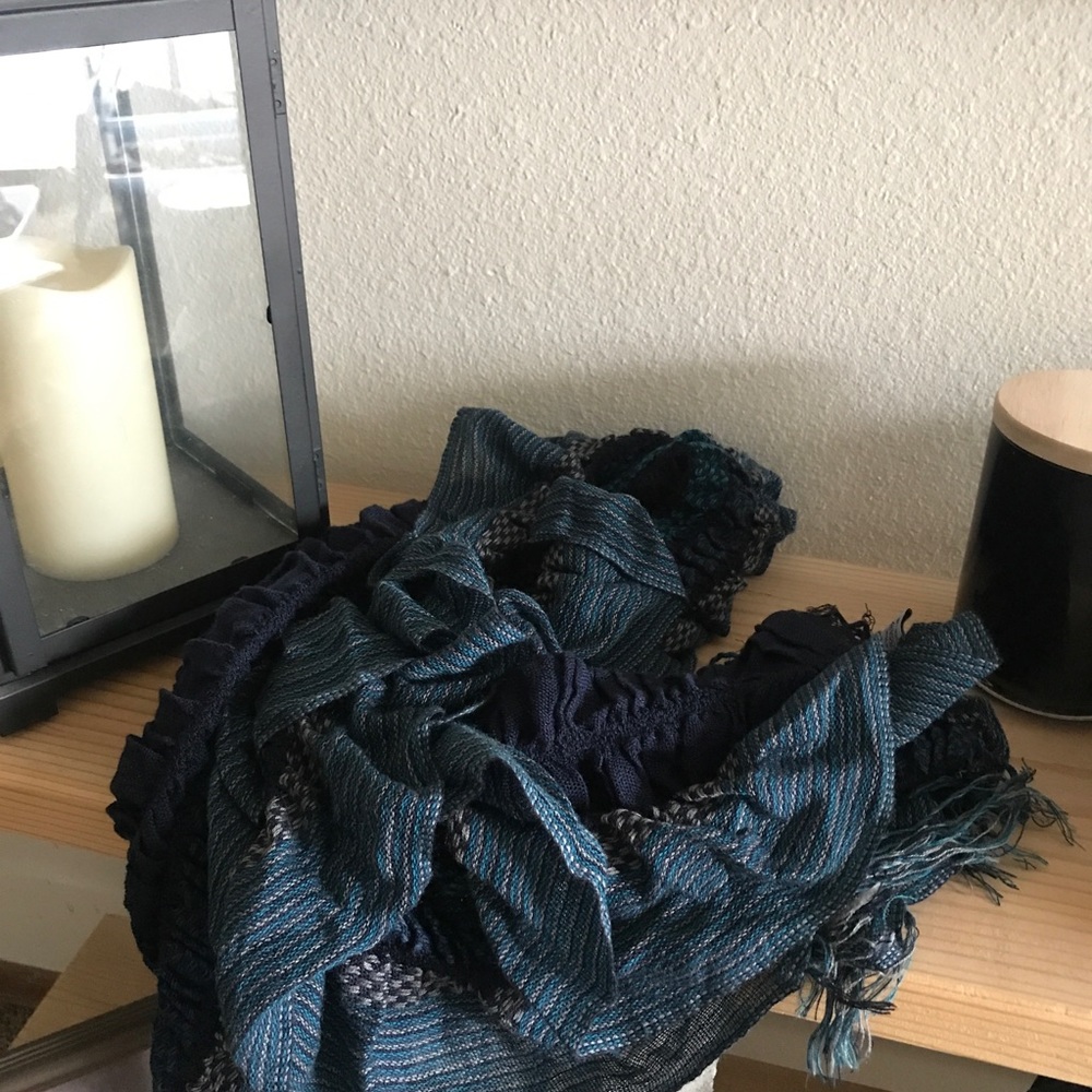 N E V E R   W O R N / / Blue ruched scarf